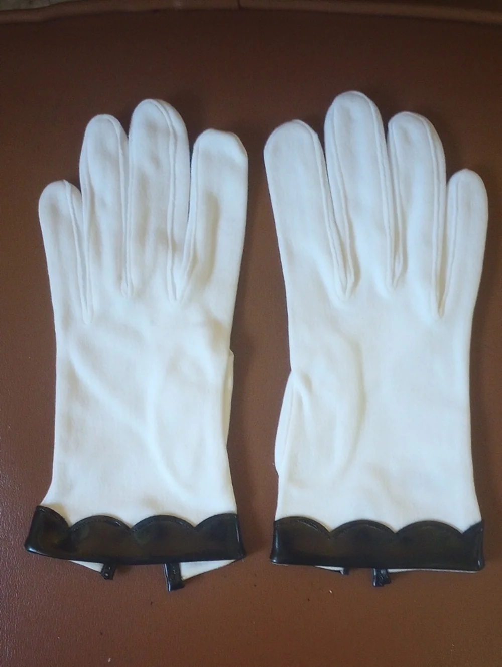 Classic Traditional Vintage Neutral White Dress Gloves w/ Scalloped Black Trim